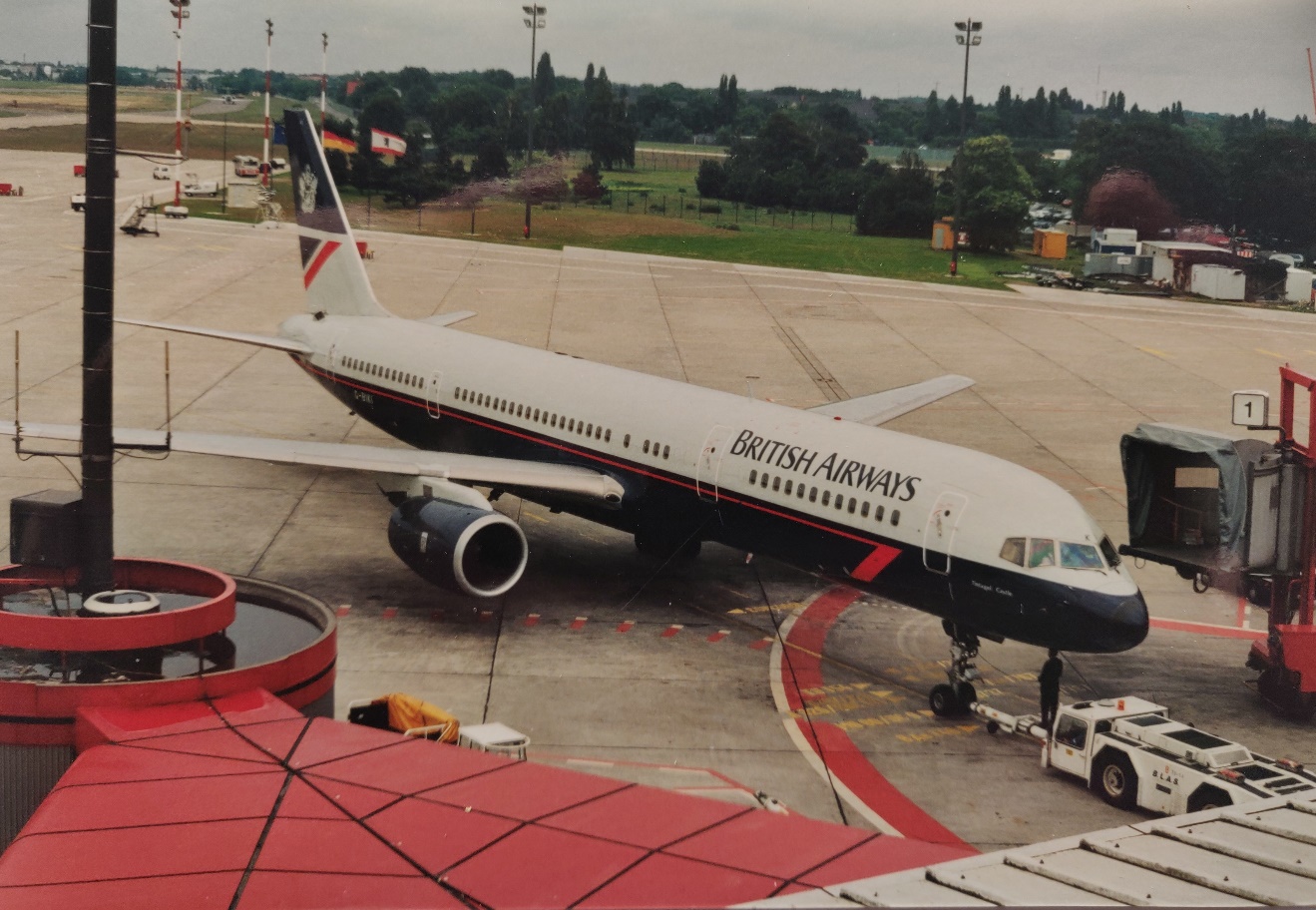 Boeing 757-200 | British Airways | G-BIKI | push back at Berlin Tegel airport June 1995